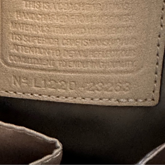 Coach Poppy Hallie tote style #23263. Includes dust bag - Picture 2 of 11